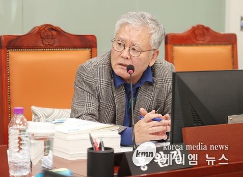 홍원길 경기도의원, “문화체육관광국 다양한 사업 추진을 위해 예산확보에 힘써달라” 당부