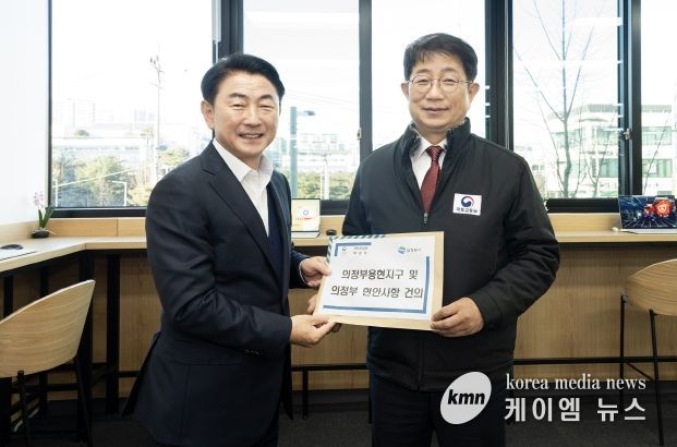 김동근 시장이 12월 3일 한국토지주택공사(LH) 경기북부지역본부에서 박상우 국토교통부장관과 지역 현안에 대한 간담회를 갖고 있다.