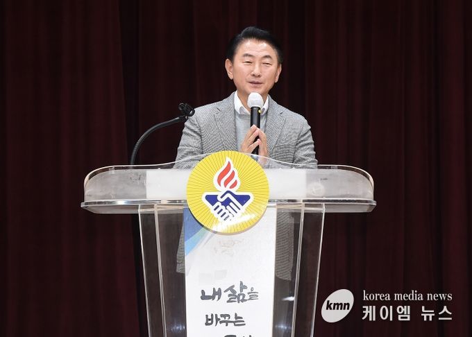 김동근 시장이 12월 12일 ‘바르게살기운동 회원대회’에서 격려사를 하고 있다.