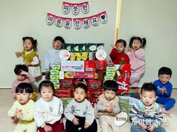 의정부시 자금동, 아기별 어린이집 ‘사랑의 식품 꾸러미’ 기탁으로 이웃사랑 실천