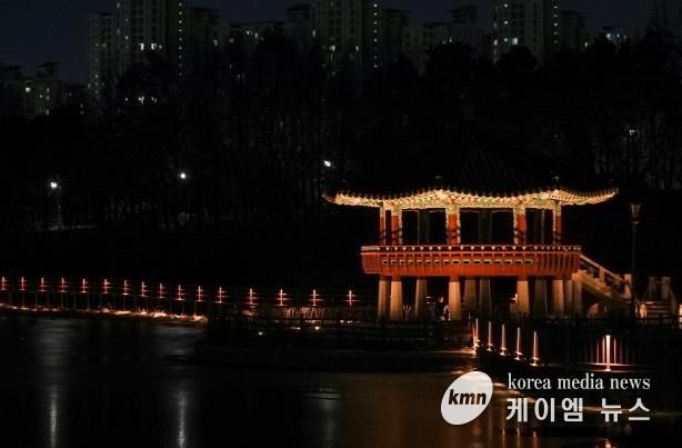 파주시 운정호수공원, 소치호수의 아름다운 야경으로 밤을 물들이다