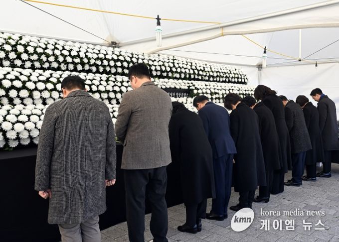 의정부시의회, 2024년 종무식 개최 및 항공사고 참사 합동분향소 조문