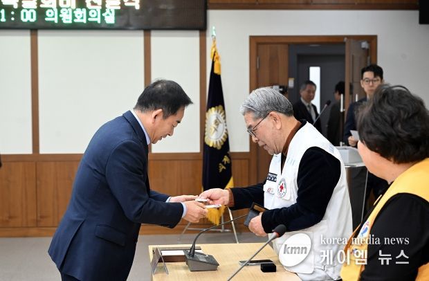 의정부시의회, 2025년 대한적십자 특별회비 전달