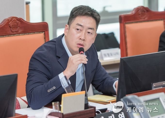 경기도의회 기획재정위원회 소속 박진영 의원(더불어민주당, 화성8)