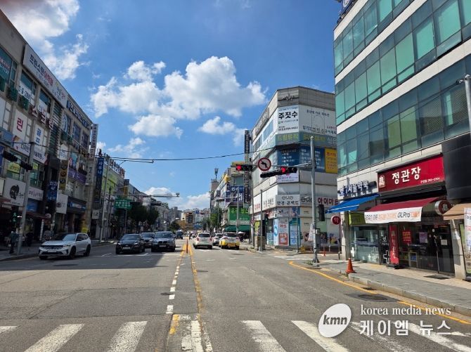 제15호 골목형상점가로 지정된 '구성언남 골목형상점가' 전경
