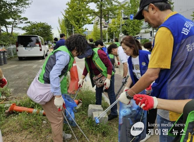 시흥시, 시민과 함께 '대한민국 새 단장' 대청소로 깨끗한 도시환경 조성