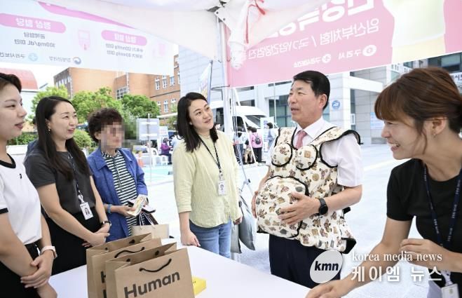 치매 극복 주간 행사 연계 보건소 건강체험관을 운영하고 있다.