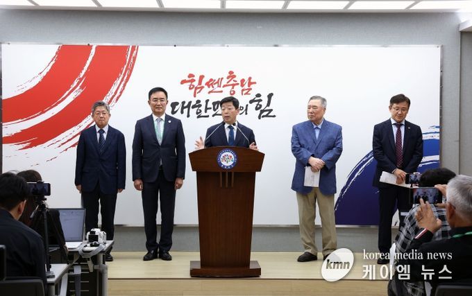 박정주 도 행정부지사는 29일 도청 프레스센터에서 기자회견을 열고, 도내 정보시스템 장애 현황과 대응 추진 상황, 향후 계획 등을 밝혔다.