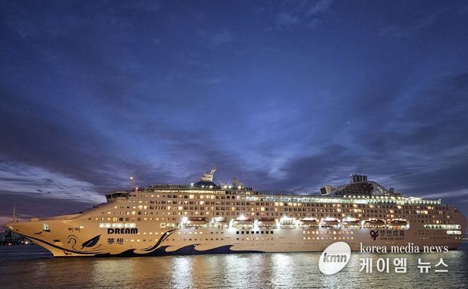 인천항 크루즈터미널에 접안한 Dream호의 모습
