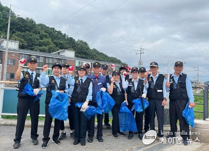파주시 광탄면 실버경찰대, 추석맞이 대청소 실시
