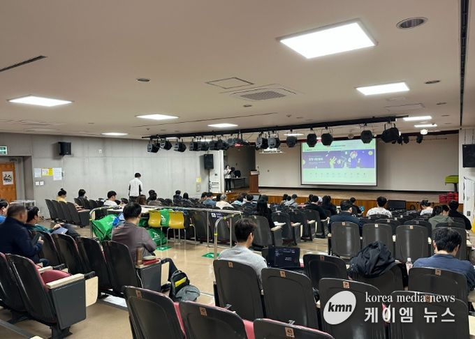 지난 23일 광명시 민방위교육장에서 '제2차 온라인 마케팅 교육'이 진행되고 있다.