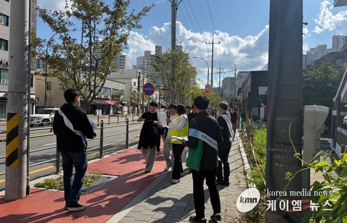 용인특례시는 24일 개인형 이동장치(PM) 안전 캠페인을 실시했다