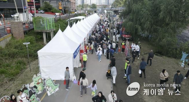 25일 신갈오거리 일원에서 열린 '2025 신갈오거리 도시재생 거리예술축제' 현장