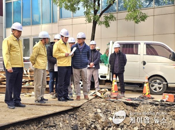 최대호 안양시장 범계역 인근 지역난방 열수송관 파열사고 현장 방문