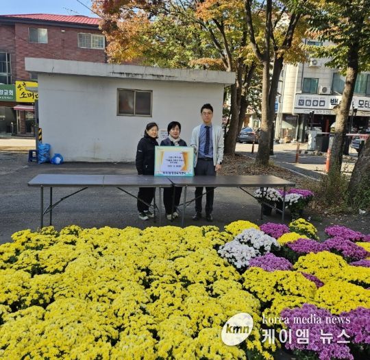 고양시 백석1동, 독거 어르신 80가구에 ‘가을 국화’ 전달