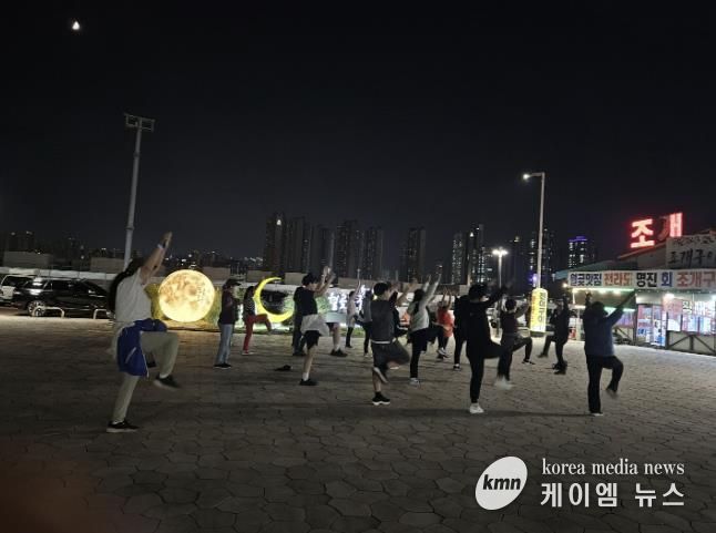 시흥시 월곶동 주민자치회, 월곶해안로 낙조를 보면서 함께 걸어요 성료