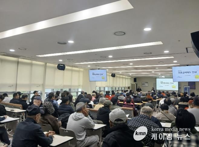 화성특례시가 22일 나래울종합사회복지관에서 2025년 의료급여제도 찾아가는 교육을 운영하고 있다