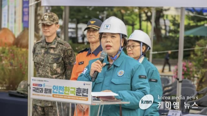 2025 재난대응 안전현국훈련에서 신계용 시장이 발언하고 있다