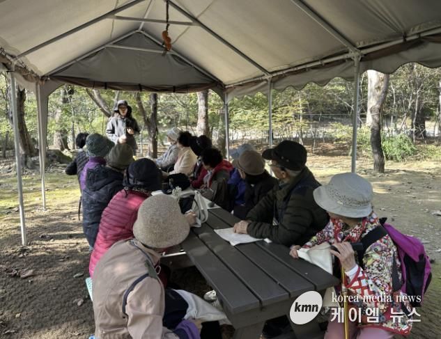 과천시 치매안심센터, 어르신 대상 '산림치유 프로그램' 운영