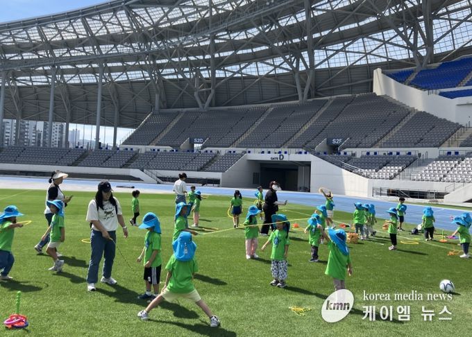 용인미르스타디움, 영·유아 대상 천연잔디 무료체험 성료