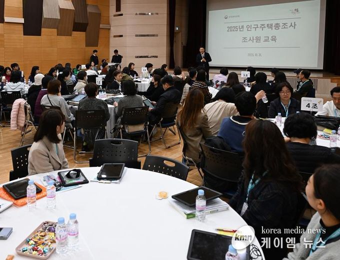 김동근 시장이 10월 31일 인구주택총조사 조사원 대상 교육에서 인사말을 하고 있다.