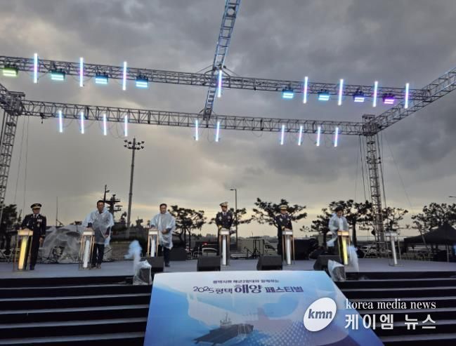 2025 평택 해양페스티벌에서 퍼포먼스 하는 모습