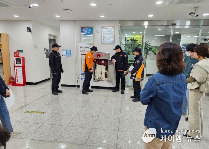광명시 광명5동 행정복지센터는 4일 광남119안전센터와 함께 공공기관 합동 소방훈련을 실시했다.