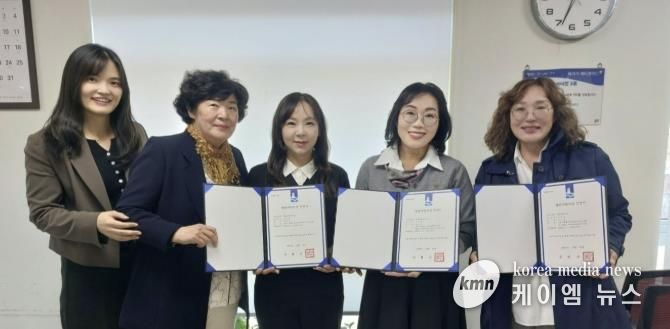 수원시 팔달구, 관내 어린이집 4개소에 '열린어린이집 재선정 지정서' 전달