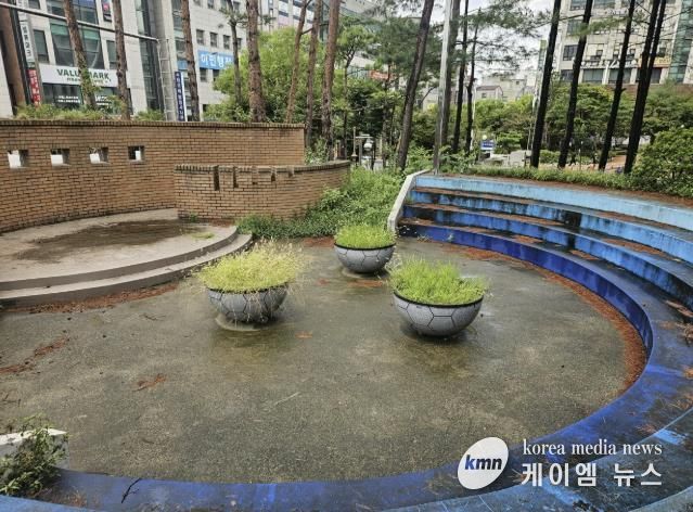 나눔숲 조성 전 영통종합사회복지관 야외 공간