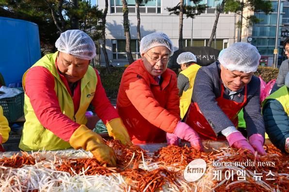 양평군 양동면 지역사회보장협의체, '동절기 김장 나눔'으로 지역의 온기 전달