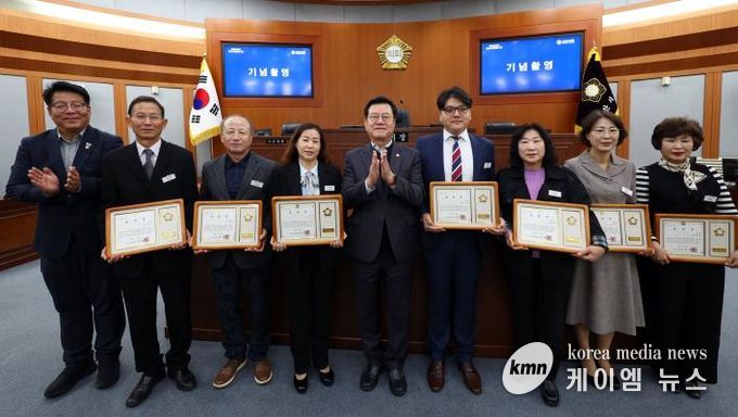 오산시의회, 2025년 오산시 주민자치위원 표창 수여
