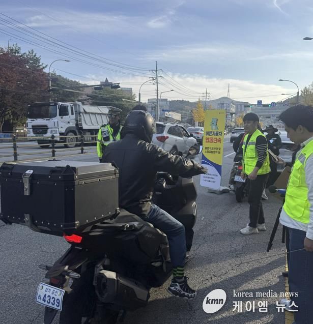 용인특례시 처인구가 불법 이륜자동차 합동 단속을 펼쳤다.