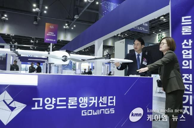 2025 드론·도심항공모빌리티 박람회’에서 고양드론앵커센터 섹터를 찾은 이동환 고양특례시장