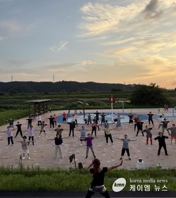 파주보건소, 문산노을길 건강교실·달빛 운동교실 성황리 마무리