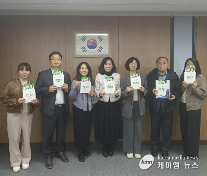 지난 13일 복지정책과·보건정책과 과장 및 팀장, 담당자, 통합지원협의체 위원 등 실무진 7명이 광주 서구보건소를 방문해 광주 서구의 통합돌봄 우수사례를 벤치마킹했다.