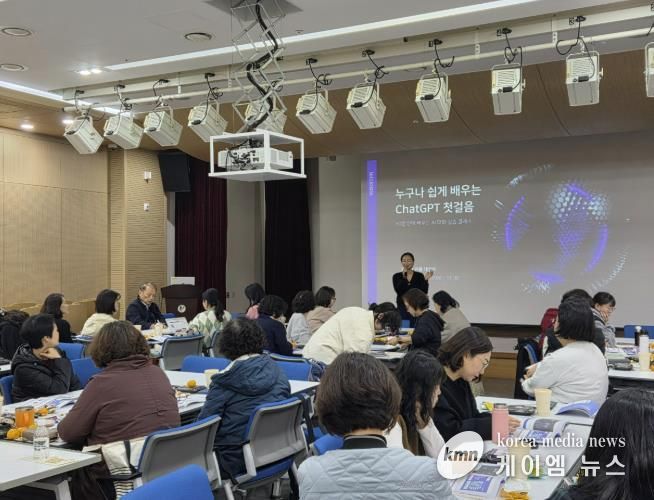 14일 소하도서관 강당에서 '제13회 작은도서관 학교'가 진행되고 있다