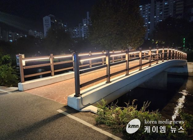 용인특례시 수지구 죽전1동은 목교 제4·6인도교에 LED 경관조명을 설치했다.