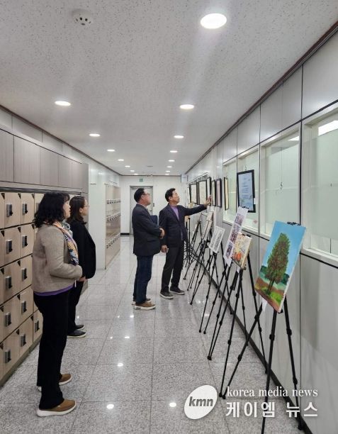 처인구 역북동 주민자치위원회는 7일부터 14일까지 역북동행정복지센터에서 주민자치 프로그램 작품전시회를 개최했다