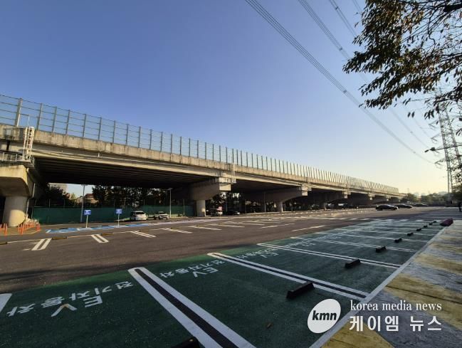 정왕동 체육공원 복개천 공영주차장