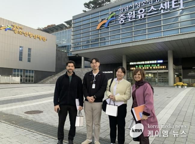 성남시청소년청년재단 중원유스센터 4차산업 진로체험관 AIng에 카타르 국립도서관 방문