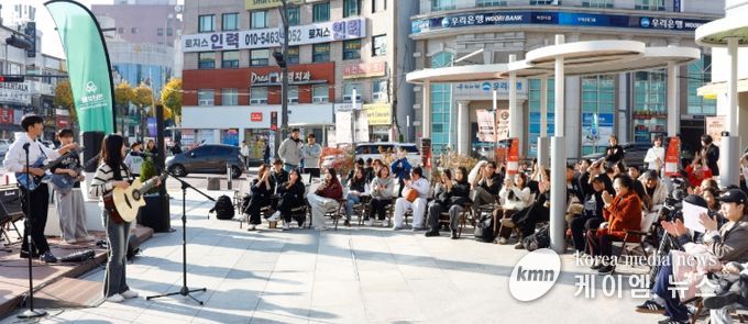 이천시 분수대오거리서 ‘수험생 응원 버스킹’ 열려