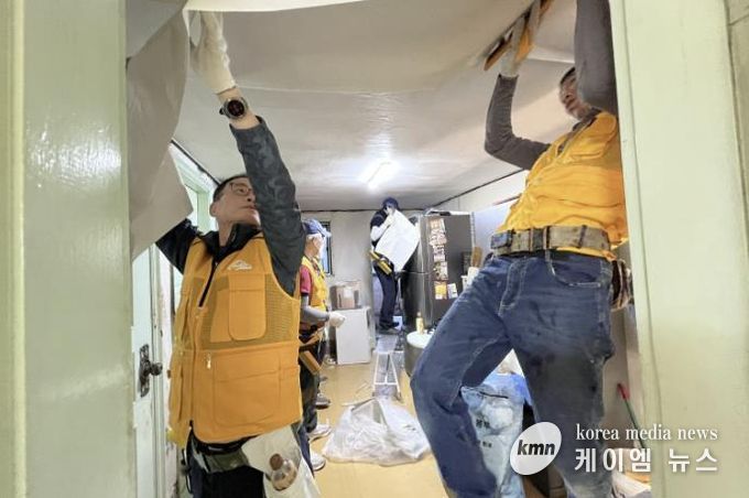 수정인테리어 기술전문학원, 수원시 장안구 조원1동 취약계층 위한 무료 도배 봉사