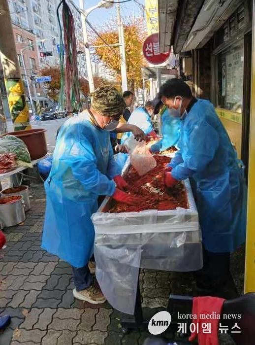 의정부시 가능동 가재울적십자봉사회, 취약계층 위한 김장김치 기탁