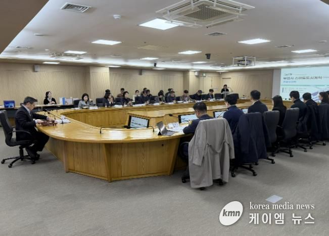 부천시는 지난 18일 시청 창의실에서 남동경 부시장 주재로 ‘2025년 부천시 스마트도시사업협의회’를 열었다.