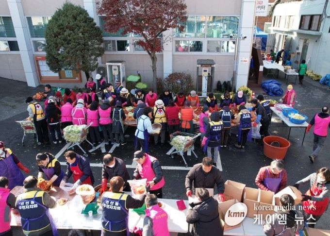 고양시 관산동, ‘사랑의 김장 김치 담그기’ 개최