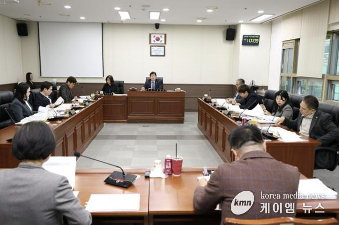 용인특례시의회 자치행정위원회, 행정사무감사 3일차-재무국 행정사무감사 실시