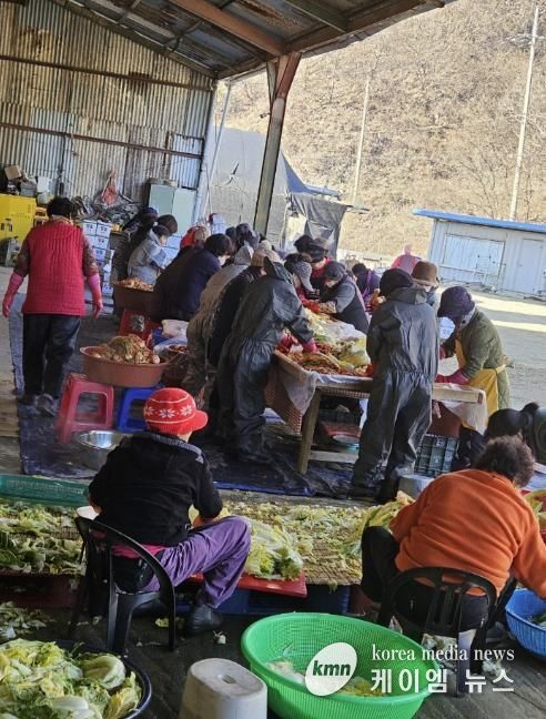연천군 신서면 이장협의회장 장승록 이장, 직접 담근 김장김치 120상자 어려운 이웃에 전달