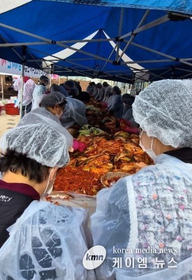 외국인과 함께하는 사랑의 김장 김치 나눔 행사 개최