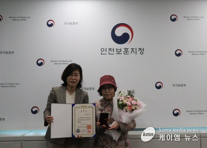 인천보훈지청, 독립유공자 2명 후손에 대통령표창 전수