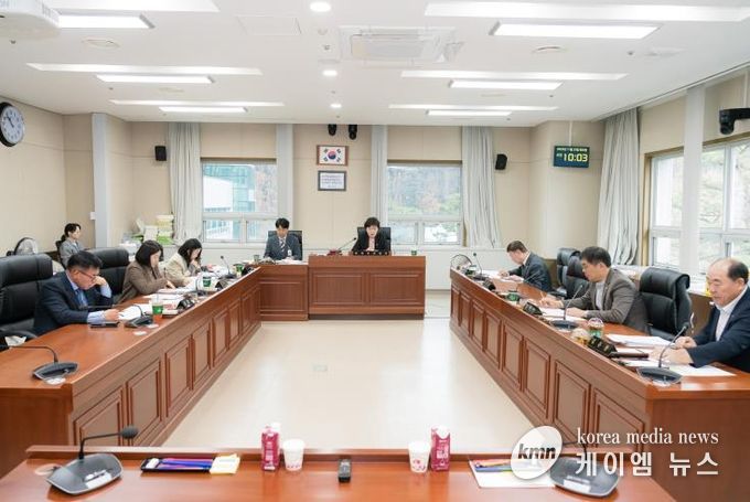 용인특례시의회 문화복지위원회, 2025년도 행정사무감사 마무리하며 강평